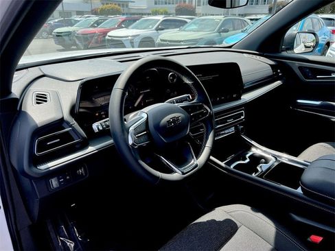 New 2025 Chevrolet Traverse LT w/ Midnight/Sport Edition image 10