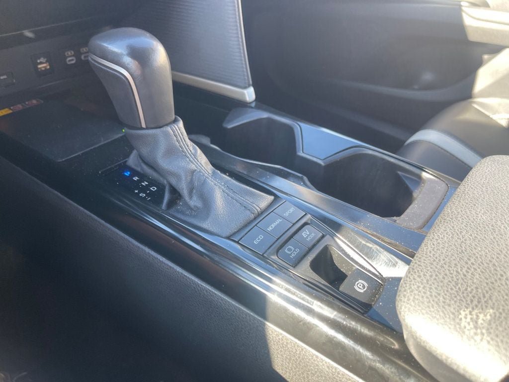 Used 2025 Toyota Camry SE FWD image 16