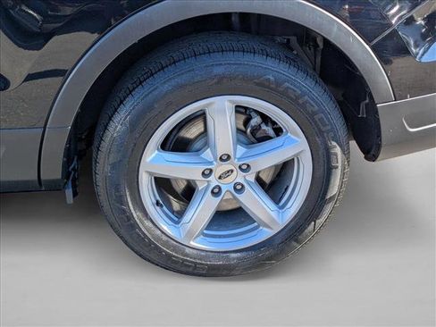 Used 2018 Ford Explorer XLT image 23