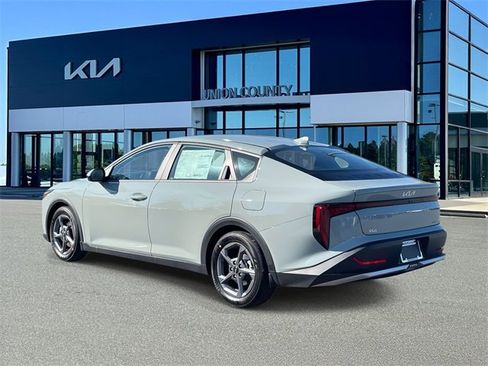New 2025 Kia K4 LXS image 4