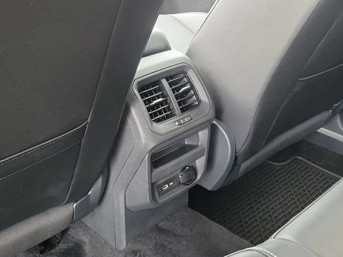 Certified 2023 Volkswagen Tiguan SE R-Line FWD image 17