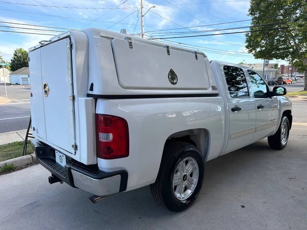 Used 2010 Chevrolet Silverado 1500 2WD Crew Cab Hybrid image 7