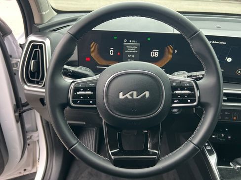 Certified 2025 Kia Sorento S image 13