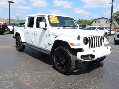 Used 2023 Jeep Gladiator Overland AWD/4WD image 3