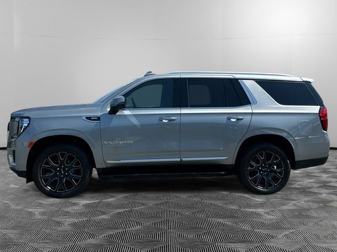 Used 2023 GMC Yukon SLT w/ SLT Luxury Package AWD/4WD image 2