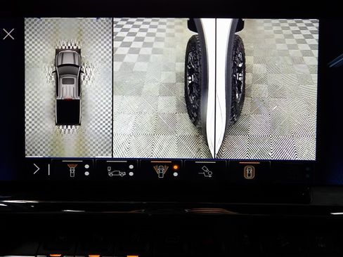 Used 2024 Chevrolet Silverado 1500 ZR2 w/ Technology Package image 17