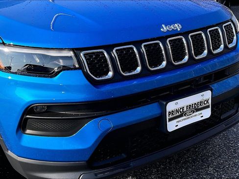 Used 2024 Jeep Compass Latitude w/ Sun and Sound Group image 29