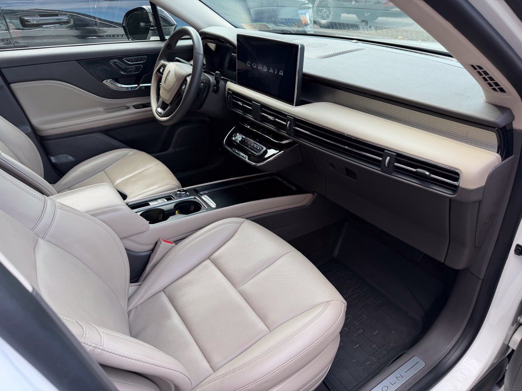 Used 2023 Lincoln Corsair AWD w/ Equipment Group 101A image 8