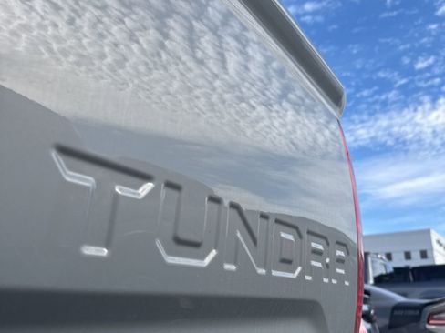 Used 2018 Toyota Tundra SR5 image 7