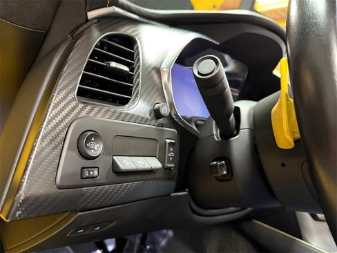 Used 2018 Chevrolet Corvette Stingray Convertible image 33