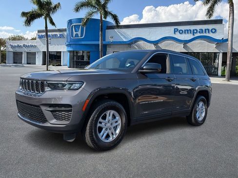 Used 2024 Jeep Grand Cherokee Laredo w/ Trailer Tow Package image 3