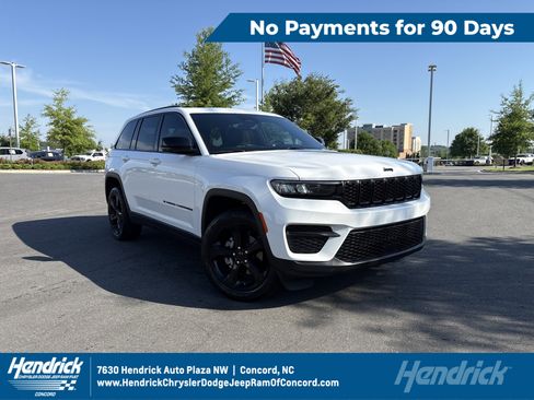 Certified 2024 Jeep Grand Cherokee Altitude RWD image 1