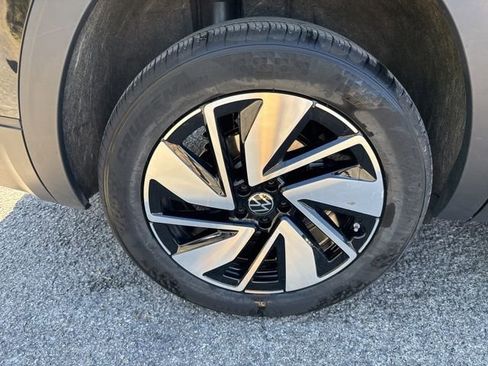 Used 2026 Volkswagen Atlas SE image 11