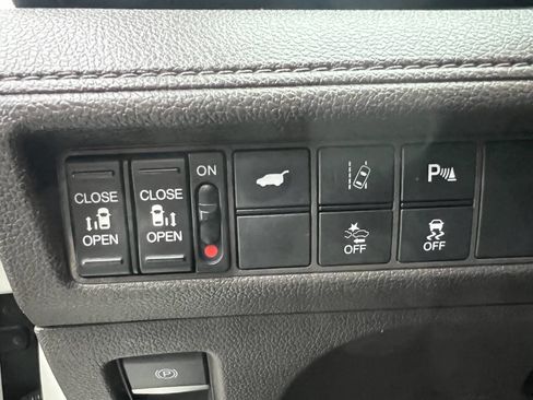 Used 2018 Honda Odyssey Touring image 14