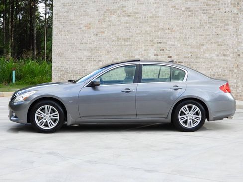 Used 2015 INFINITI Q40 w/ Moonroof Package RWD image 19