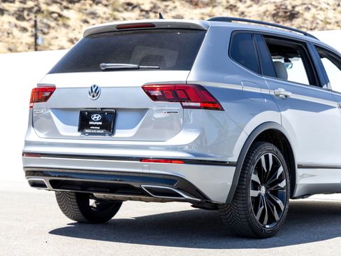 Used 2020 Volkswagen Tiguan SE R-Line w/ 3rd Row Seat Package AWD/4WD image 11