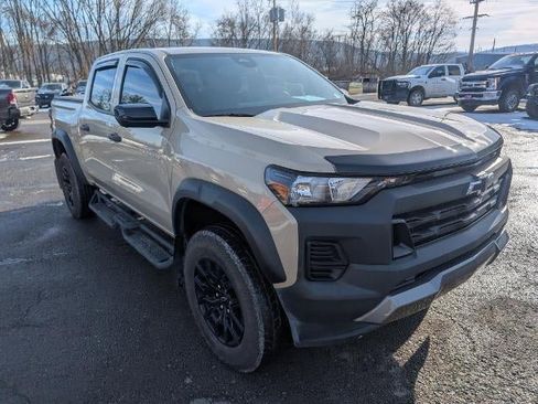 Used 2024 Chevrolet Colorado Trail Boss w/ Technology Package image 3