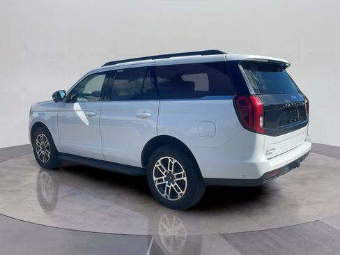 Used 2025 Ford Expedition Active AWD/4WD image 4