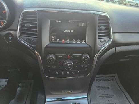 Used 2019 Jeep Grand Cherokee Laredo image 21