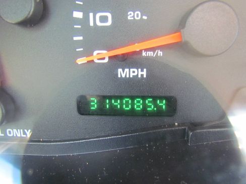 Used 2004 Ford F250 XLT image 17