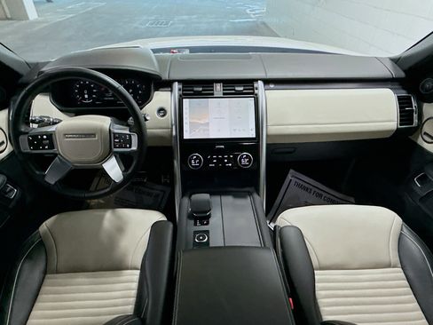 Used 2024 Land Rover Discovery Metropolitan Edition image 17