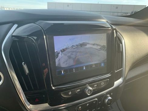 Used 2023 Chevrolet Traverse Premier FWD image 27