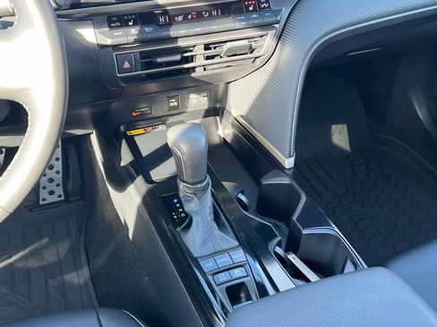 Used 2025 Toyota Camry SE w/ Multimedia Upgrade Package image 19