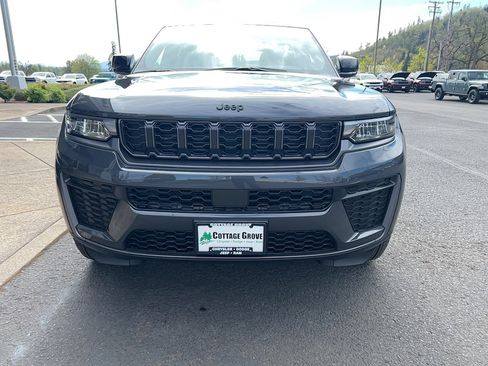 New 2026 Jeep Grand Cherokee Altitude AWD/4WD image 5