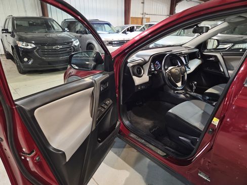 Used 2018 Toyota RAV4 Adventure AWD/4WD image 15