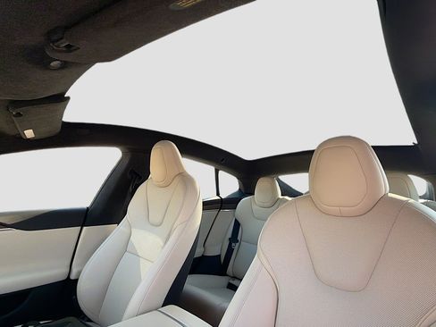 Used 2024 Tesla Model S image 25