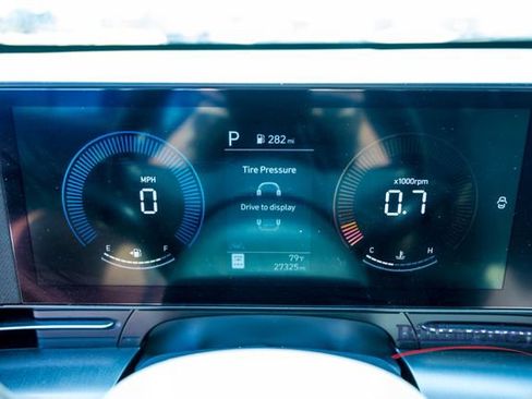 Used 2025 Hyundai Kona SEL FWD image 9
