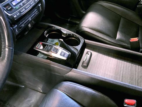 Used 2018 Honda Pilot Touring image 18