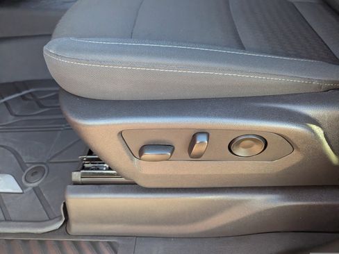 Certified 2025 Chevrolet Silverado 1500 Custom image 26