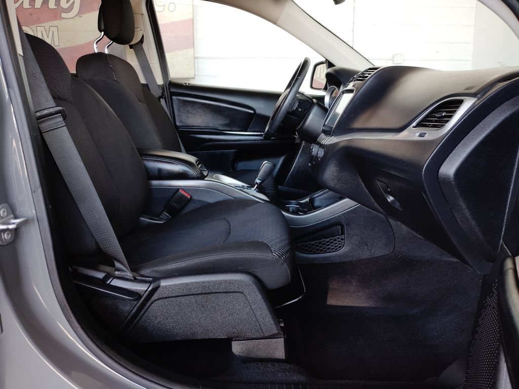 Used 2019 Dodge Journey SE w/ Safe & Sound Group FWD image 14
