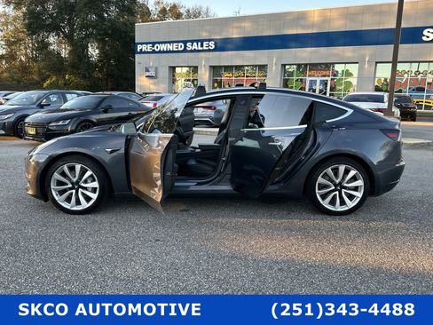 Used 2018 Tesla Model 3 Long Range image 31