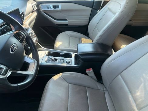 Used 2021 Ford Explorer Limited w/ Equipment Group 301A AWD/4WD image 4