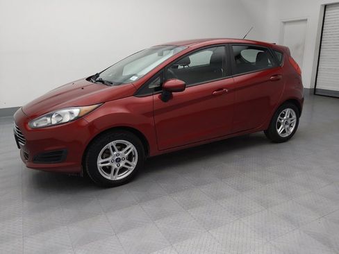 Used 2017 Ford Fiesta SE image 2