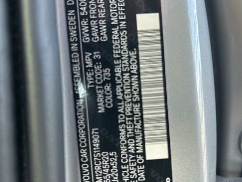 Certified 2025 Volvo XC60 B5 Plus image 28