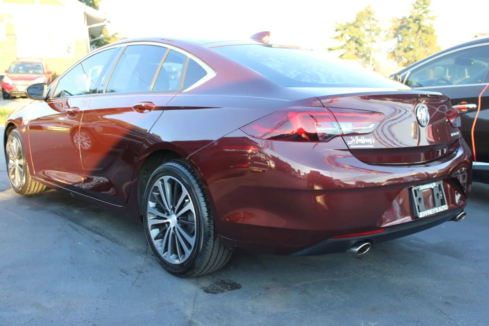 Used 2019 Buick Regal Essence FWD image 2