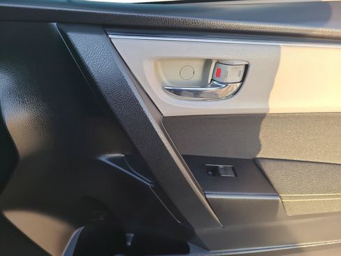 Used 2017 Toyota Corolla LE FWD image 22