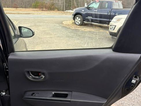 Used 2012 Toyota Yaris SE image 19