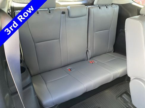 Used 2024 Toyota Highlander Limited image 43