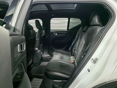 Used 2021 Volvo XC40 P8 Recharge w/ Advanced Package image 16