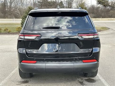 Used 2023 Jeep Grand Cherokee L Limited w/ Luxury Tech Group II image 4