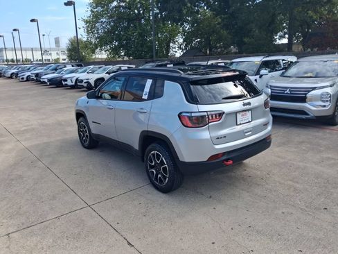 Used 2025 Jeep Compass Trailhawk AWD/4WD image 8