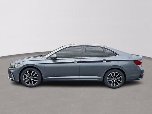 Used 2025 Volkswagen Jetta SE FWD image 7