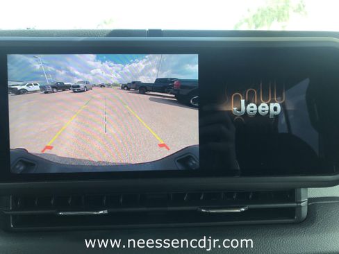 New 2025 Jeep Gladiator Sport image 28