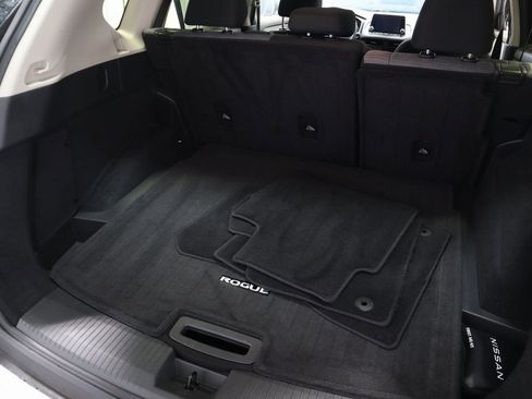 Certified 2023 Nissan Rogue SV image 18