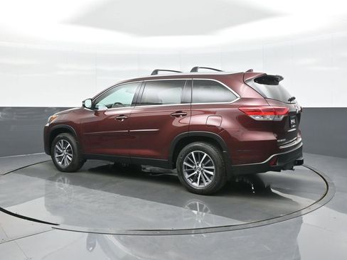 Used 2019 Toyota Highlander XLE image 5