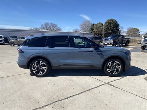 Used 2025 Lincoln Nautilus Premier w/ Equipment Group 102A image 5